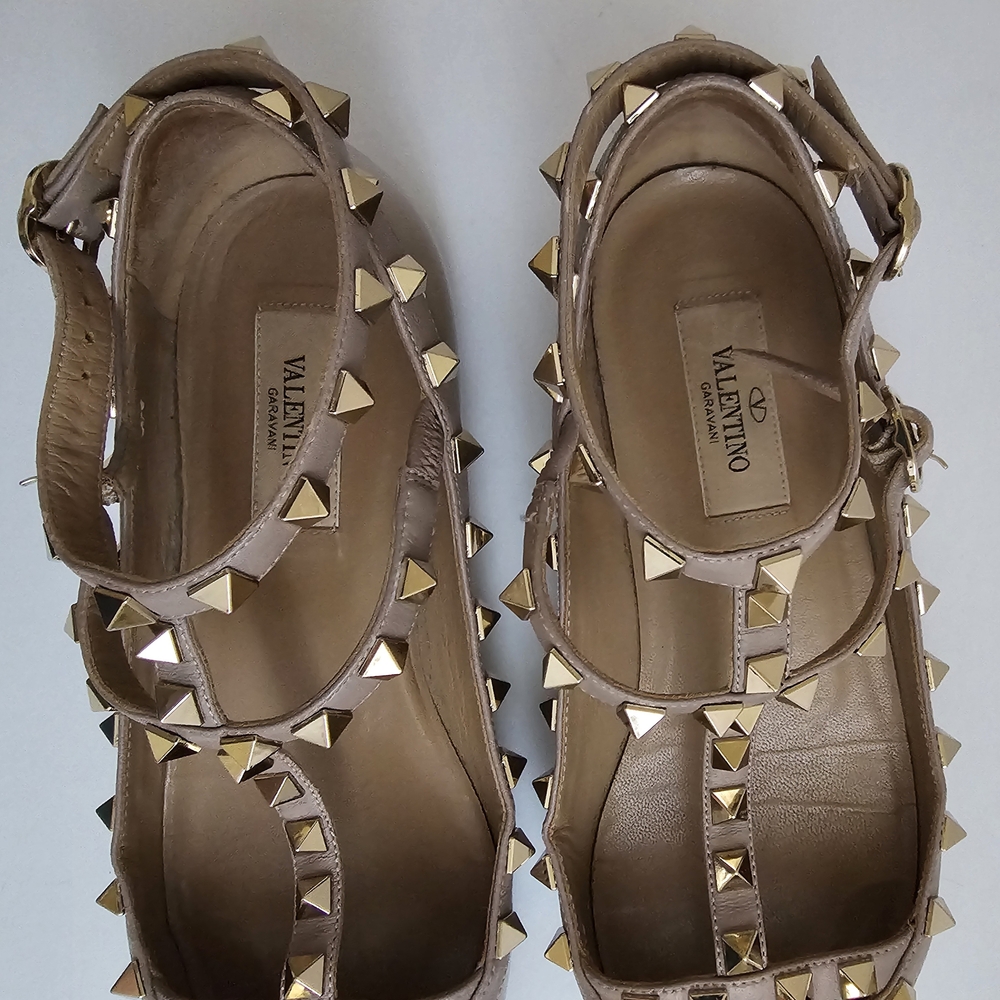 Valentino Garavani EU37 Rockstud Flats / Nude Patent Leather / Great Condition - Picture 4 of 11